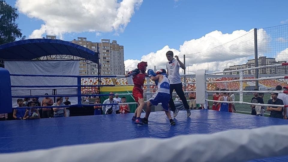 Кирилл Медяник во время боя на боксерском ринге